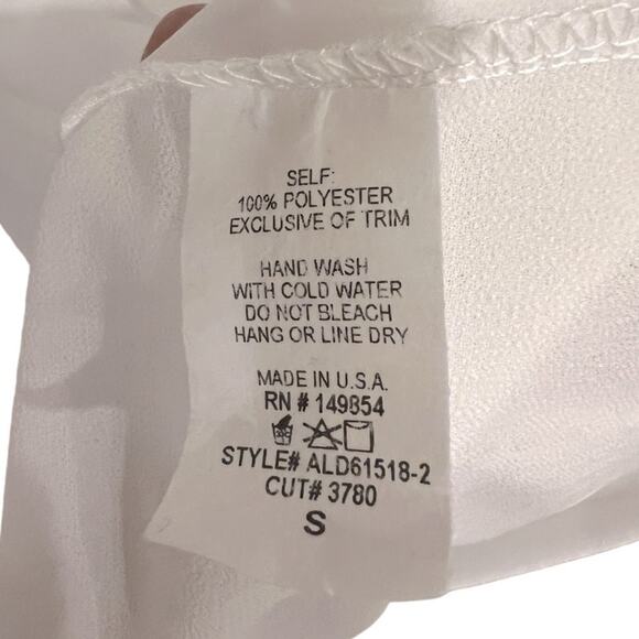 SADIE & SAGE WHITE LACE WITH BACK TIE COVER
UP/DRESS - SIZE - Picture 10 of 11